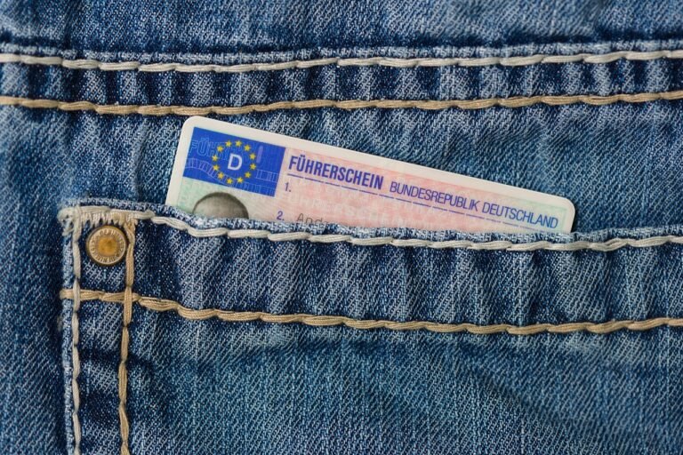 po jakim czasie przychodzi mandat za parkowanie