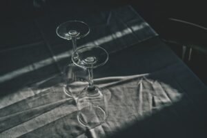 Jak się ubrać na 18 do restauracji mężczyzna