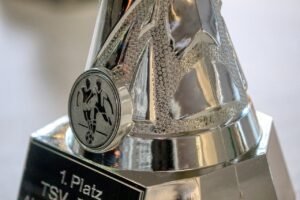 Kiedy powstał pierwszy telefon komórkowy w Polsce