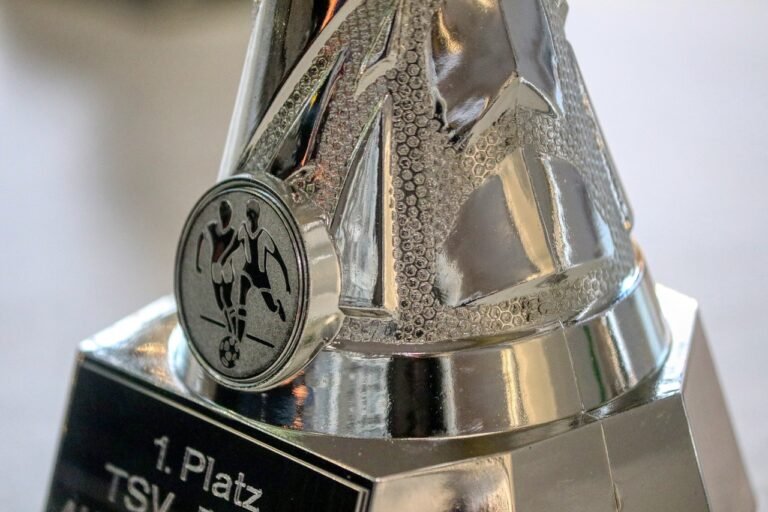 Kiedy powstał pierwszy telefon komórkowy w Polsce